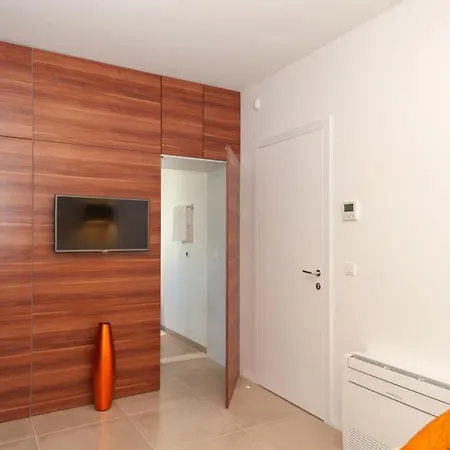 Luxury Beachfront 2 With Private Pool, Jacuzzi And Gym At The On Ciovo - Okrug Gornji ヴィラ *