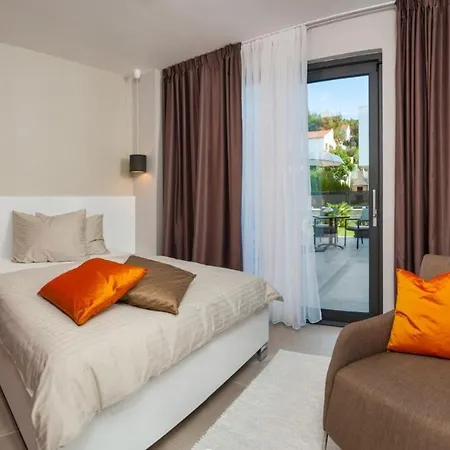 Luxury Beachfront 2 With Private Pool, Jacuzzi And Gym At The On Ciovo - Okrug Gornji * トロギール