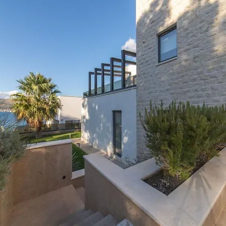 Luxury Beachfront 2 With Private Pool, Jacuzzi And Gym At The On Ciovo - Okrug Gornji * トロギール