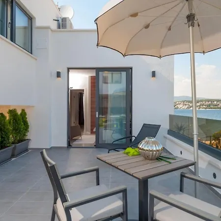 Luxury Beachfront 2 With Private Pool, Jacuzzi And Gym At The On Ciovo - Okrug Gornji ヴィラ トロギール
