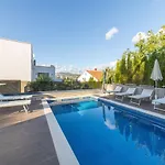 Luxury Beachfront Villa Trogir 2 With Indoor & Outdoor Pools 特罗吉尔