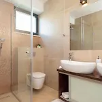 빌라 Luxury Beachfront Villa Trogir 2 With Indoor & Outdoor Pools *