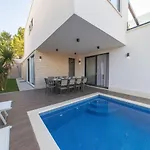 Luxury Beachfront 2 With Indoor & Outdoor Pools Trogir