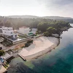 Luxury Beachfront Villa Trogir 2 With Indoor & Outdoor Pools * 特罗吉尔