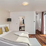 Luxury Beachfront Villa Trogir 2 With Indoor & Outdoor Pools 빌라 *