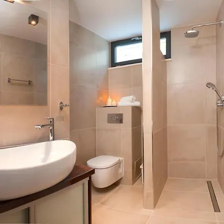 Luxury Beachfront 2 With Indoor & Outdoor Pools ヴィラ