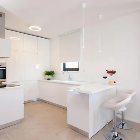 Luxury Beachfront 2 With Indoor & Outdoor Pools *
