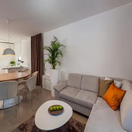ヴィラ Luxury Beachfront 2 With Indoor & Outdoor Pools トロギール