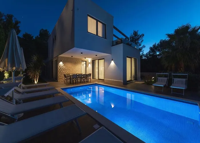 Вилла Luxury Beachfront Villa Trogir 2 With Indoor & Outdoor Pools *