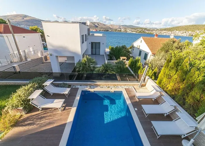 Вилла Luxury Beachfront Villa Trogir 2 With Indoor & Outdoor Pools
