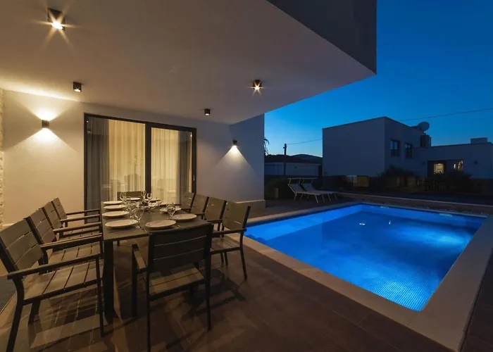 Luxury Beachfront Villa Trogir 2 With Indoor & Outdoor Pools Вилла Трогир