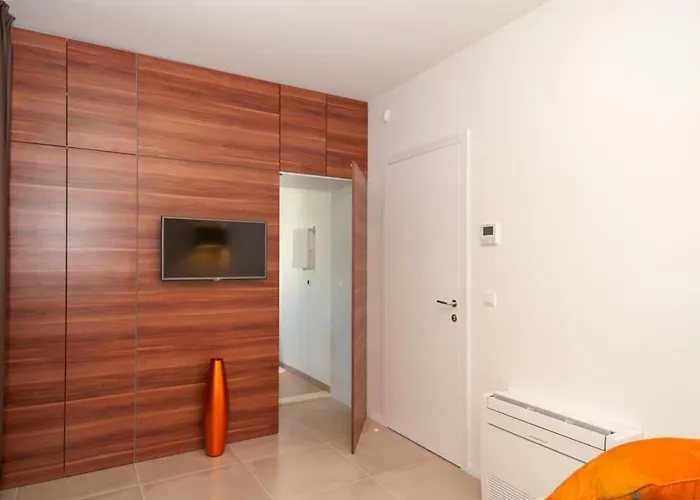 Luxury Beachfront Villa Trogir 2 With Indoor & Outdoor Pools Вилла *