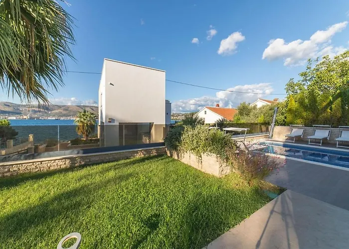 Вилла Luxury Beachfront Villa Trogir 2 With Indoor & Outdoor Pools Трогир