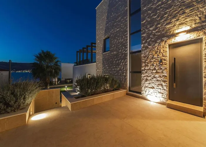 Вилла Luxury Beachfront Villa Trogir 2 With Indoor & Outdoor Pools Трогир