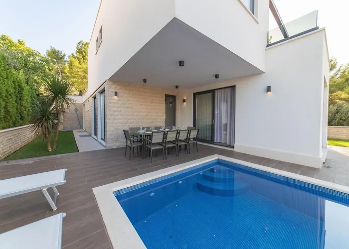 Luxury Beachfront Villa Trogir 2 With Indoor & Outdoor Pools Трогир