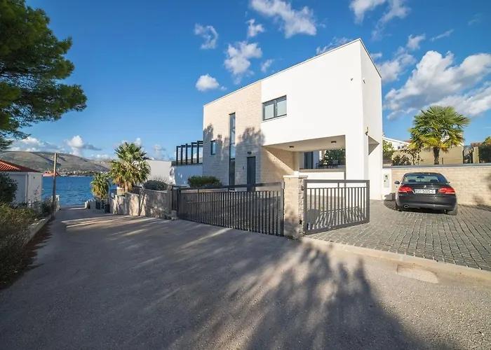 Luxury Beachfront Villa Trogir 2 With Indoor & Outdoor Pools Вилла *